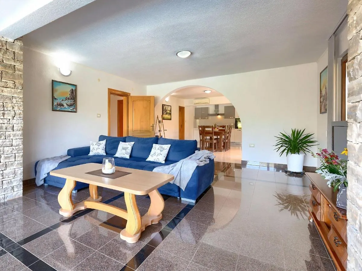 Holiday Home Villa Anamaria By Interhome Plovanija